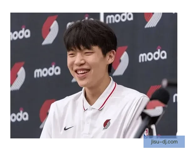 杨瀚森全明星约基奇情难掩期待 杨瀚森全明星约基奇情难掩期待